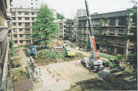 解体工事中の中庭
