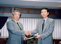 都宅協の藤田和夫会長(右)と福島宅協の藤田勝太郎会長(左)