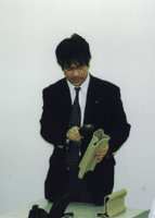梱包資材にはICタグが貼付されている