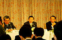 三井不動産(株)代表取締役社長・岩沙弘道氏。記者会見にて