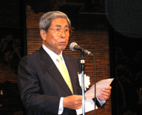 昨年度の成果を語る田中順一郎会長