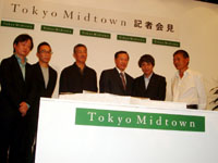 写真右から北山孝雄氏、安藤忠雄氏、大室康一氏、三宅一生氏、佐藤卓氏、深澤直人氏