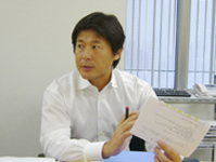 会見する寺本社長
