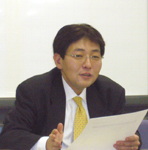自社の事例をあげ、制度解説をする清水会長