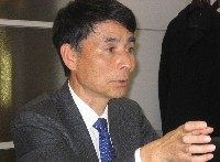 中期経営・事業ビジョン等について語る岩崎芳史社長