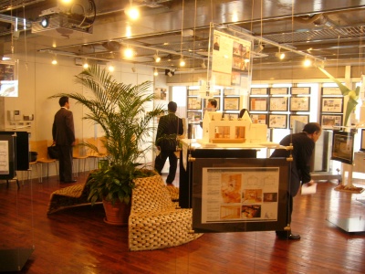 家の模型などが展示してあり、美術館のようなディスプレイ