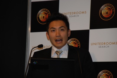 記者会見で「実際住んでみなければわからない口コミ情報を掲載することで、より正確で中立的な物件情報を提供していきたい」と抱負を語る、伊藤社長