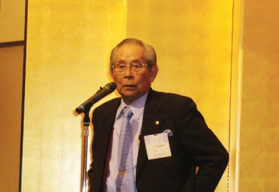 挨拶する横須賀会長