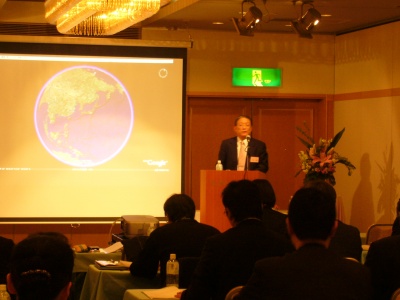 「電子地図と情報のマッチングによる新・地域密着戦略」を講義する中村氏