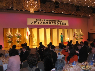 式典終了後には、女性会員が一堂に会しての祝賀会も行なわれた