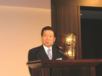 「3月に完成する東京ミッドタウンで、都市の魅力を内外に示したい」と語る、岩沙社長