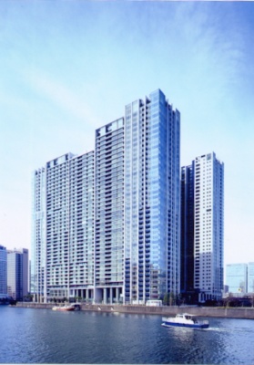 日本最大の分譲マンションとなった「ワールドシティタワーズ」外観