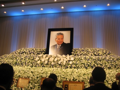 安藝氏を偲ぶ人々が、業界内外から多数参加した