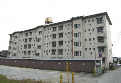既存建物は、エレベーターのない、典型的な団地だった