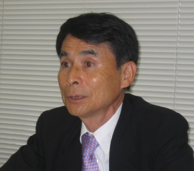 「不動産流通業界は、いま夜明け前。われわれが、昼間にしたい」と抱負を語る、岩崎新理事長