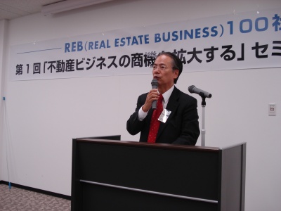 「ビジネスチャンスの創出を」と挨拶する代表世話人の清水修司(株)SD建築企画研究所代表取締役