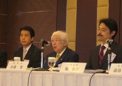 中央が理事長の加藤 寛氏