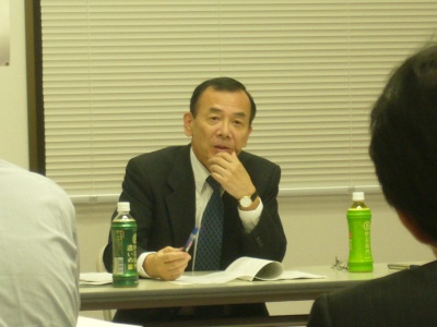 講義を行なう首都圏不動産公正取引協議会事務局長の谷氏
