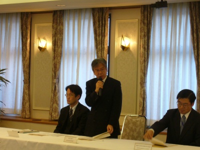 国土交通省 建設流通政策審議官・中島正弘氏(中央)
