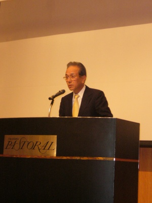 今回で退任を迎えた会長の亀山征夫氏