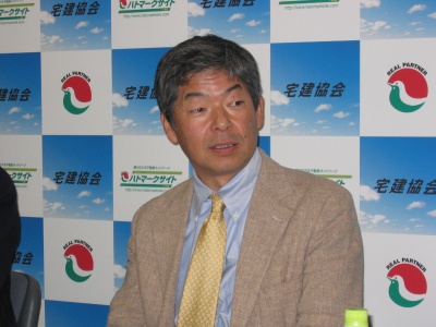 「200年住宅普及のための税制のあり方も議論したい」と語る、山崎福寿座長