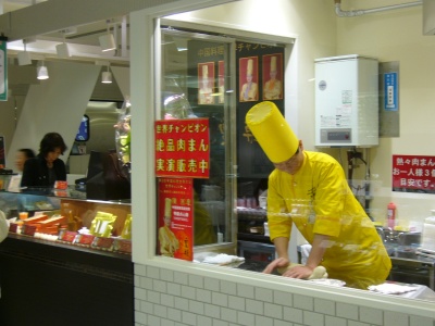 東館B1Fにある「皇朝」の実演販売の様子