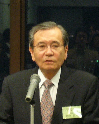 「今後は、商業施設の開発および運営、海外投資に注力していく」と語る取締役社長の鈴木弘久氏