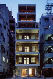 「ホフ・クリエイト新宿御苑」外観