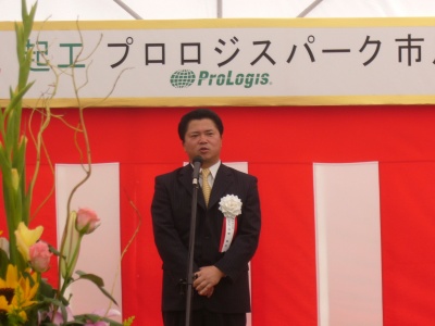 「物流の効率化を図るとともに、働く人にも快適な施設であることをめざす」と語る山田氏