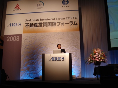 挨拶する同協会理事長の岩沙弘道氏