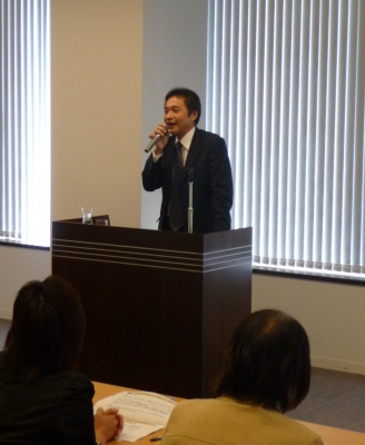 「今こそ不動産投資」と熱く語る野口氏