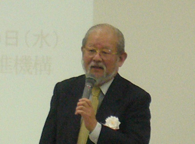 開会あいさつをする稻本会長
