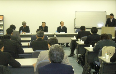 超長期住宅先導的モデル採択事業に関する会見の様子