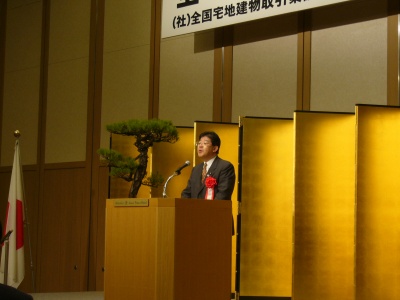 「裾野の広い不動産業界の、早期の回復に向け尽力したい」とあいさつした金子国土交通副大臣