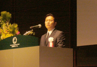 「世界に誇示できる耐震補強を行なっていきたい」と述べる木耐協理事長の小野秀男氏