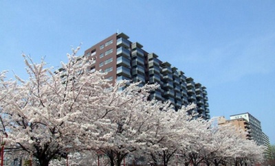 「シティハウス川端町」外観(4月20日撮影)
