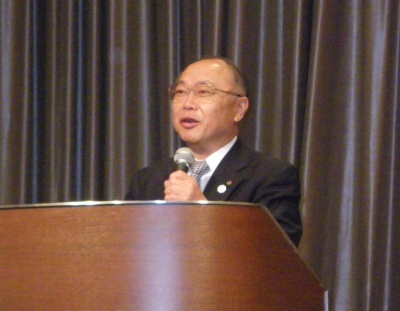 「今年度も、財政改革と組織拡充に継続して取り組んでいく」と語る、池田行雄会長