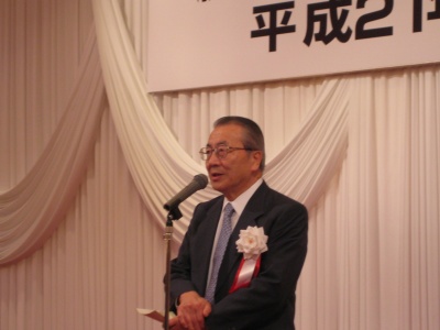 「リフォーム新時代が到来」とあいさつする(社)住宅リフォーム推進協議会会長巽 和夫氏