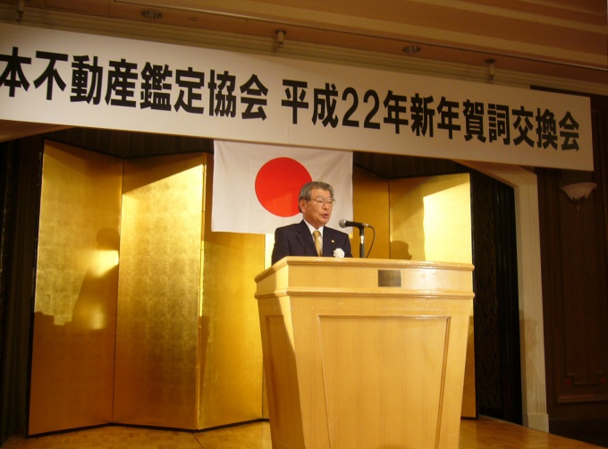 「不動産鑑定士の本質をまっとうし、国民の福利に貢献していく」と語る、神戸会長