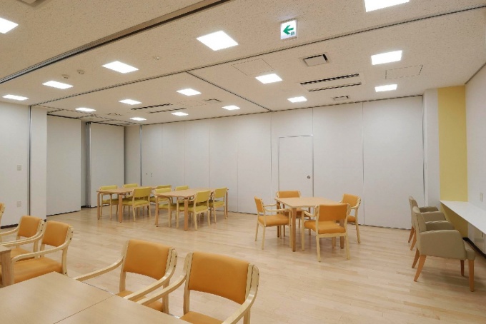 可動間仕切りを採用した集会室「グレイプスホール」