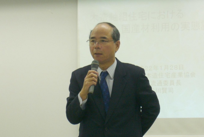 「国産材の利用がCO2削減につながる」と話す(社)日本木造住宅産業協会専務理事・熊 建夫氏