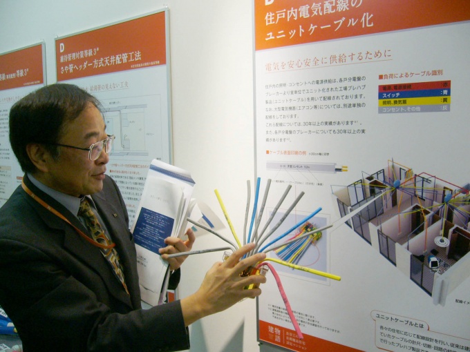 「ネイキッドルーム」見学の様子