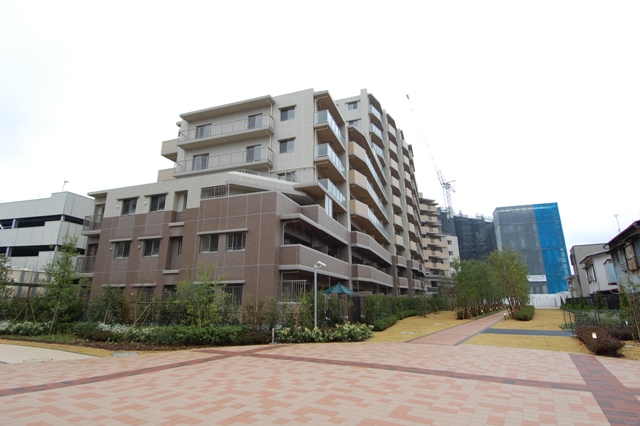 「ヨコハマ オール パークス」第1工区の一部。横浜市の環境設計制度を活用しているため、隣地との距離は最低でも10m確保されている