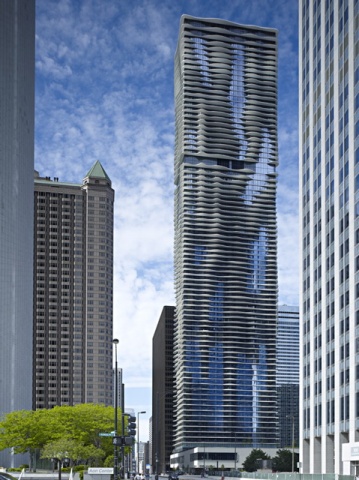 アクアタワーの全貌。99％完成、すでに入居を開始している（イリノイ州シカゴ市　以下同）（写真提供：Steve Hall at Hedrich Blessing)