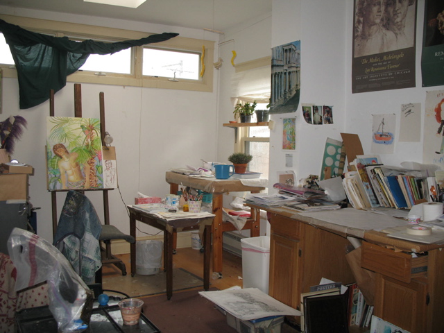 ミシェールのスタジオ。以前は人に貸していた2階を改造し一部が彼女のスタジオとなった。本や教材、スケッチなどが所狭しと積まれている