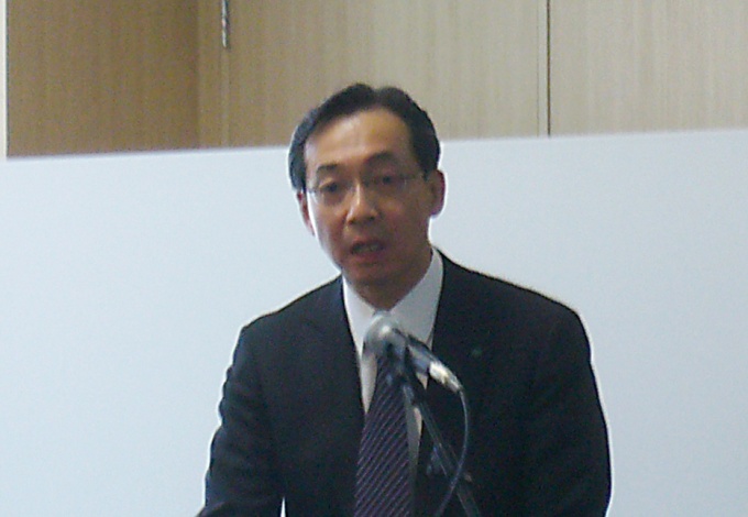 「3年以内に経常利益200億円をめざす」と述べる住友林業(株)代表取締役社長の市川 晃氏