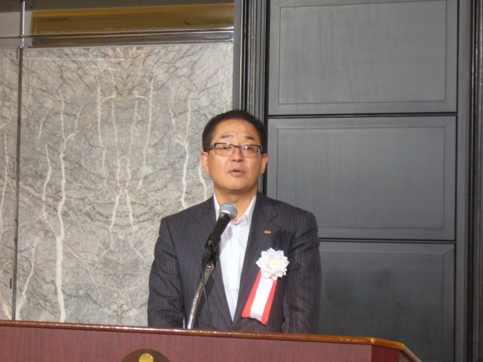 「より高度な協会独自の自主ルールを策定し、会員がより高い倫理観と質の高い業務水準を確立できるよう支援していく」と挨拶した三好会長