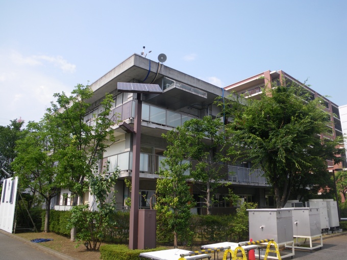 「長谷工コーポレーション技術研究所」を代表する施設が「住宅性能試験棟」。最新技術を実際のマンション躯体に実装し、耐久性や施工実験を行なうだけでなく、その快適性や機能性を来場者にプレゼンテーションする場でもある