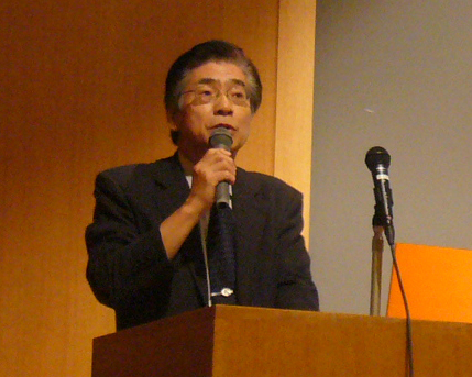 「高齢者の住まいの問題は社会的に重要なテーマ」などと述べる同学会会長・日本大学教授の三橋博巳氏