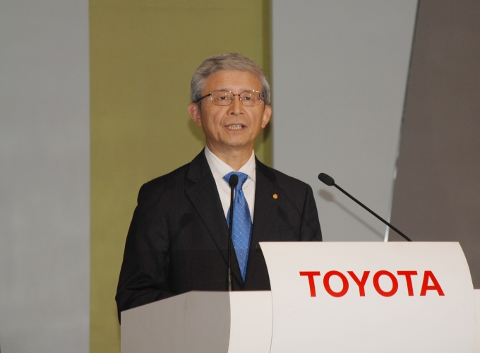 「独自のシステムで、省エネライフをサポートしていく」と話すトヨタ自動車(株)専務取締役・小平信因氏